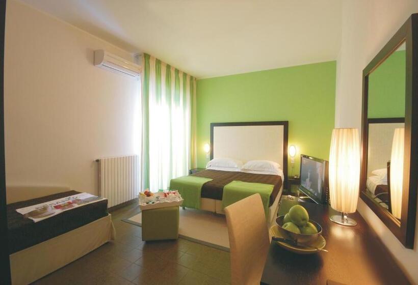 4인용 스탠다드 룸, Unahotels Imperial Sport