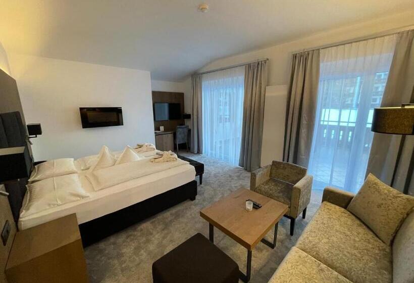 带阳台的高级房间, Aaritz