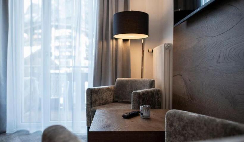 스탠다드 발코니 룸, Aaritz