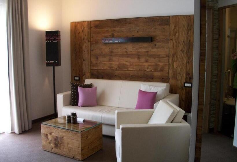 발코니가 있는 스위트, Aaritz