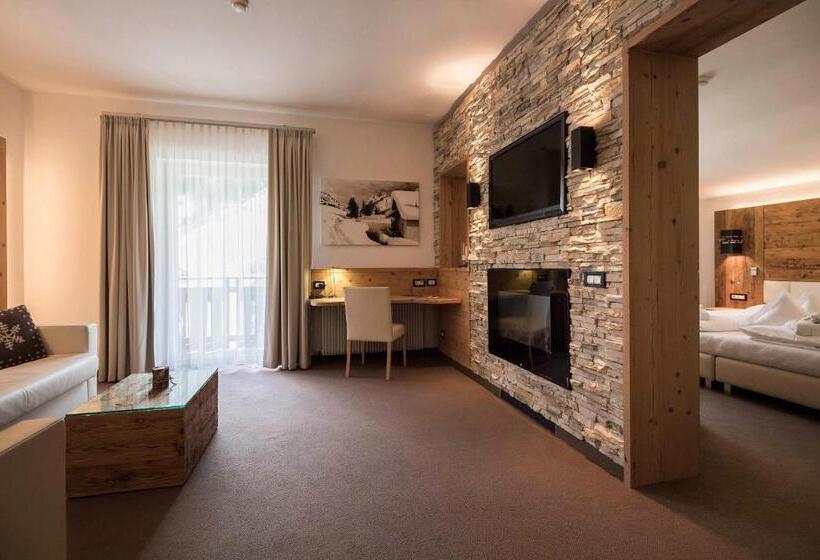 발코니가 있는 스위트, Aaritz