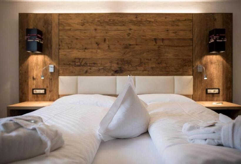 带阳台套房, Aaritz