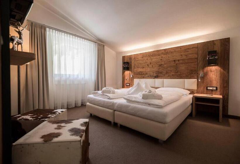 발코니가 있는 스위트, Aaritz