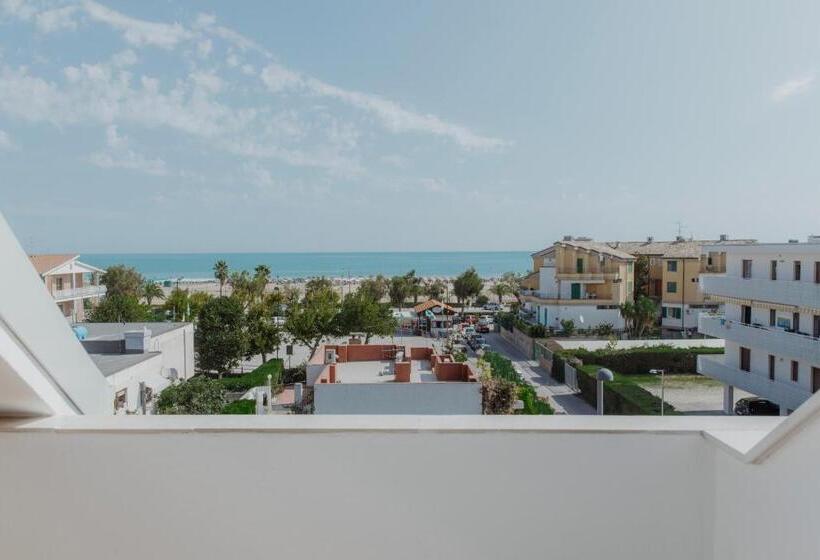 غرفة قياسية رباعية, Caravel