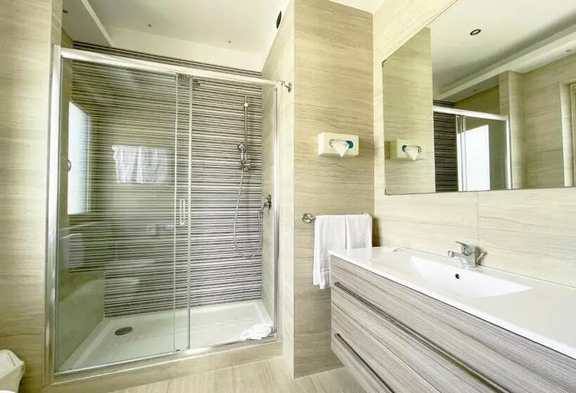 اتاق استاندارد چهار تخته, Central Wellness