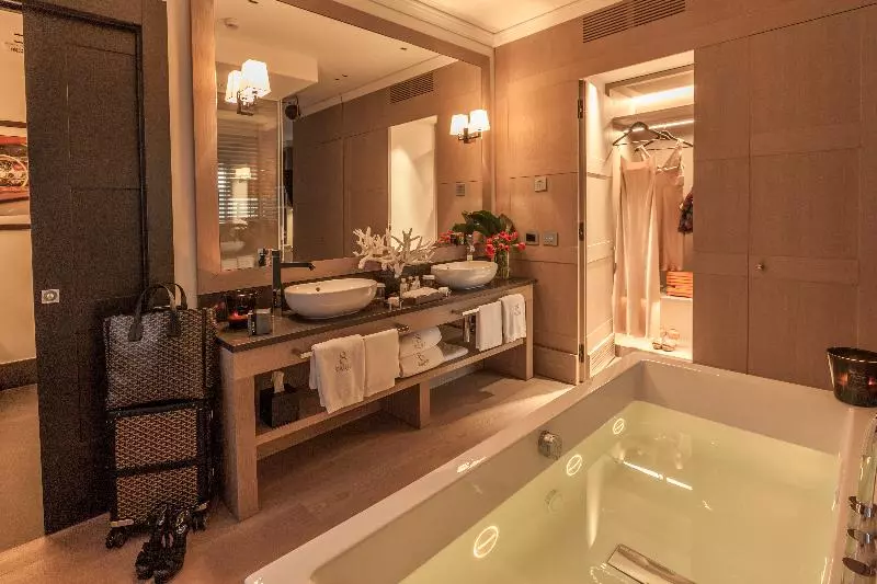 سوییت با چشم‌انداز دریا, Eight Hotel Paraggi