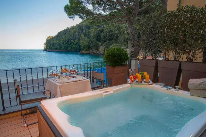 سوییت با چشم‌انداز دریا, Eight Hotel Paraggi