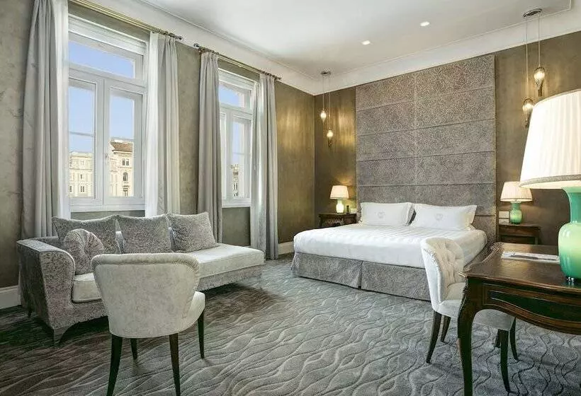 سوئیت پرستیژ با چشم انداز, Grand Hotel Duchi D Aosta