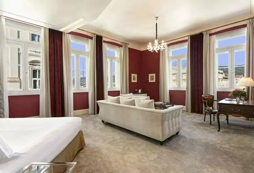 سوئیت با چشمانداز, Grand Hotel Duchi D Aosta