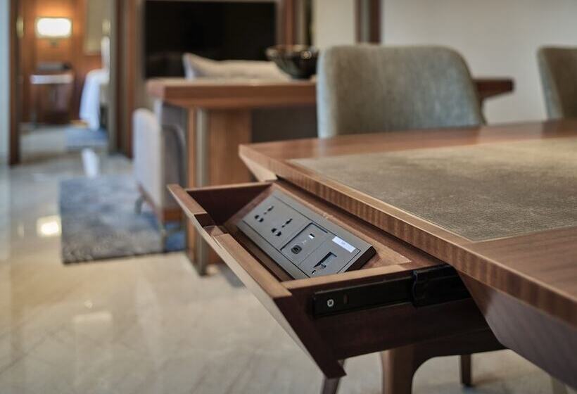 Люкс, Grand Hyatt Jakarta