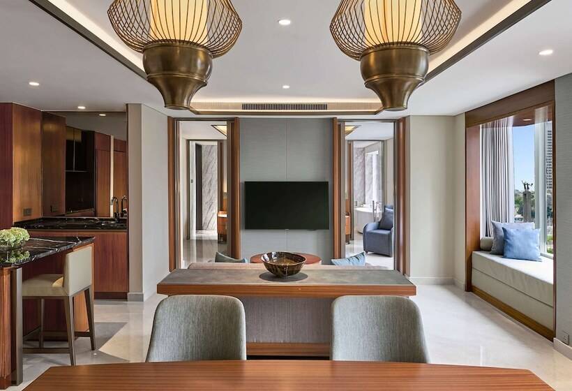 Люкс, Grand Hyatt Jakarta