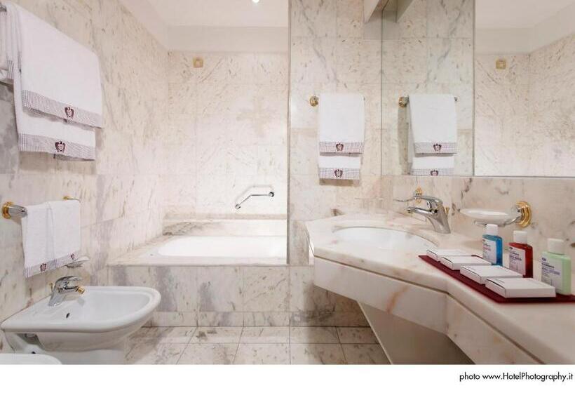 اتاق لوکس سه تخته, Grand Hotel Trento