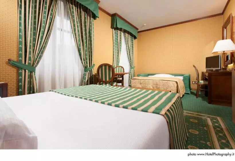 اتاق لوکس سه تخته, Grand Hotel Trento
