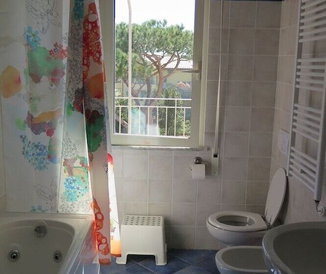 شقة غرفة نوم واحدة مزودة بشُرفة, Happy