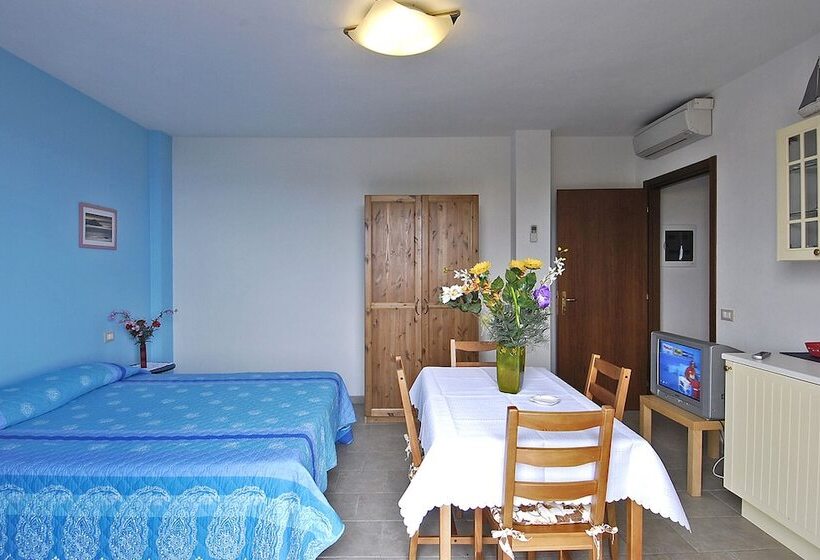 شقة غرفة نوم واحدة مزودة بشُرفة, Happy