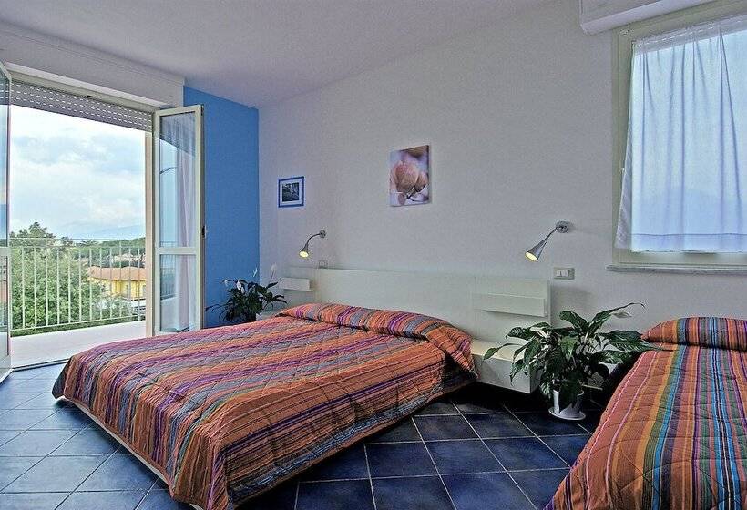 شقة غرفة نوم واحدة مزودة بشُرفة, Happy