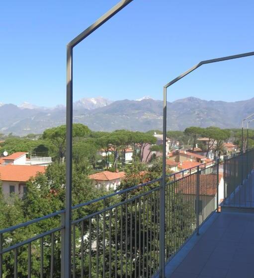 شقة غرفة نوم واحدة مزودة بشُرفة, Happy