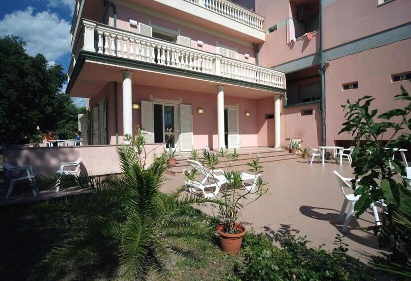 شقة غرفة واحدة مزودة بتراس, Happy