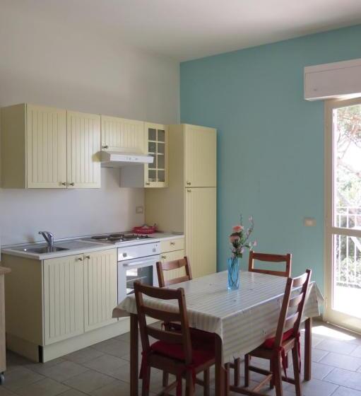 شقة غرفة واحدة مطلة على البحر, Happy