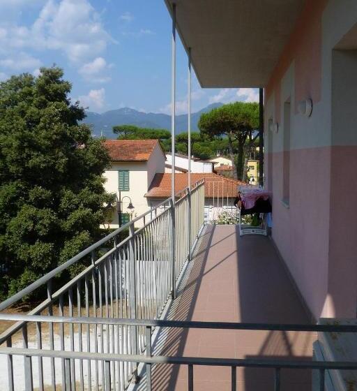 شقة غرفة واحدة مطلة على البحر, Happy