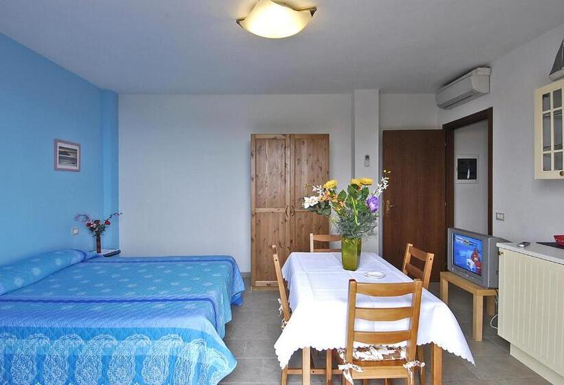 شقة غرفة نوم واحدة مطلة علي البحر مزوَّدة بشُرفة, Happy