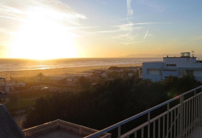 شقة غرفة نوم واحدة مطلة علي البحر مزوَّدة بشُرفة, Happy