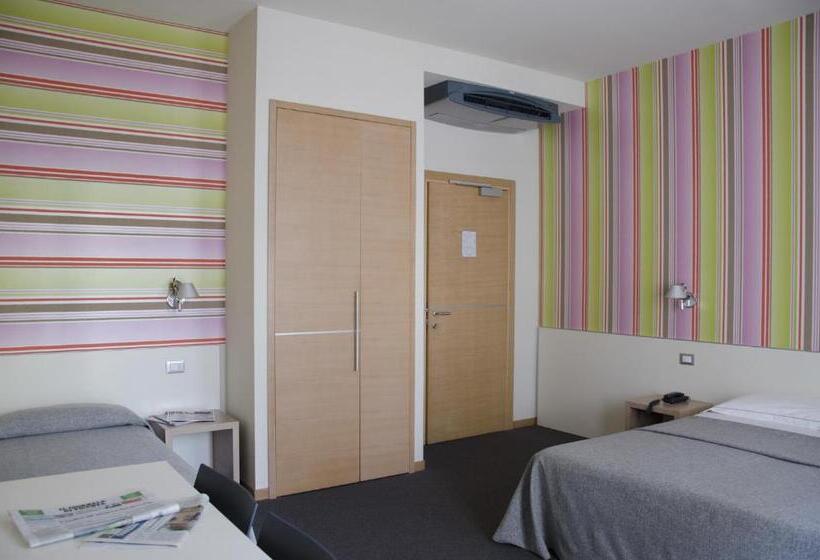 스탠다드 트리플 룸, Key