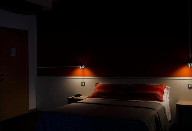 스탠다드 트리플 룸, Key