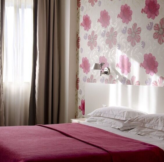 스탠다드 트리플 룸, Key