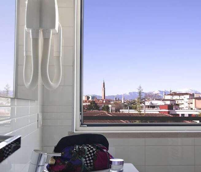 스탠다드 싱글 룸, Key