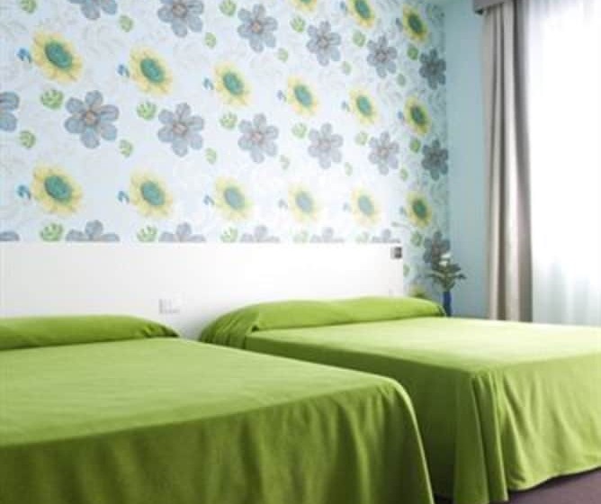 4인용 스탠다드 룸, Key