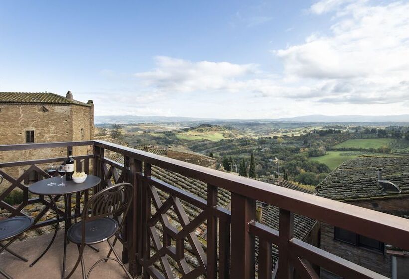 ルームシェアのワンベッド, La Cisterna