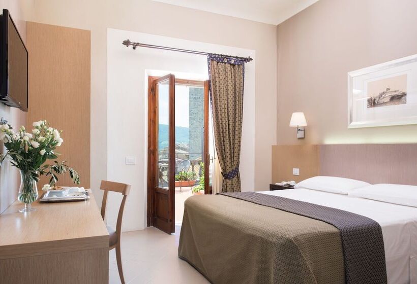 ルームシェアのワンベッド, La Cisterna