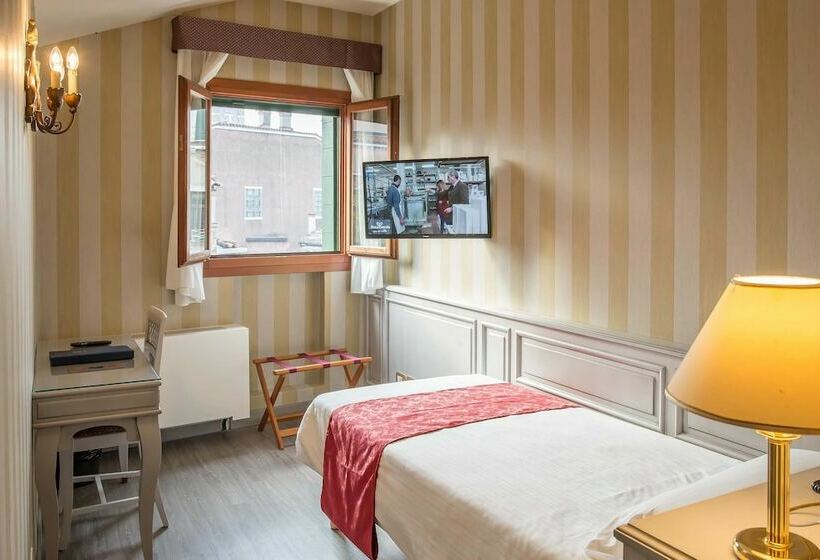 اتاق استاندارد یک نفره, La Fenice Et Des Artistes