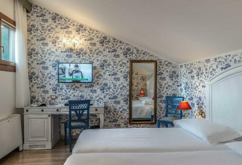 اتاق استاندارد, La Fenice Et Des Artistes