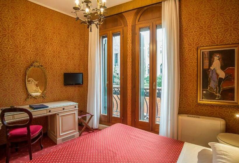 اتاق استاندارد, La Fenice Et Des Artistes