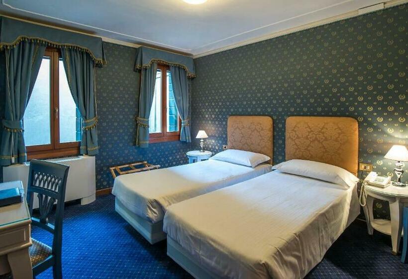 اتاق استاندارد, La Fenice Et Des Artistes