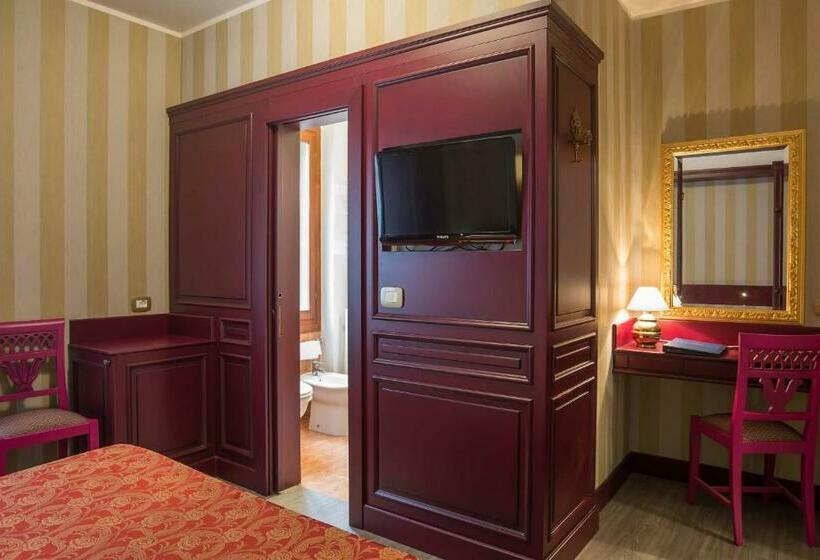 اتاق استاندارد, La Fenice Et Des Artistes