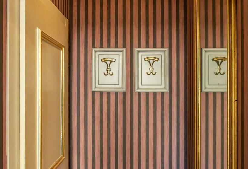 اتاق استاندارد, La Fenice Et Des Artistes