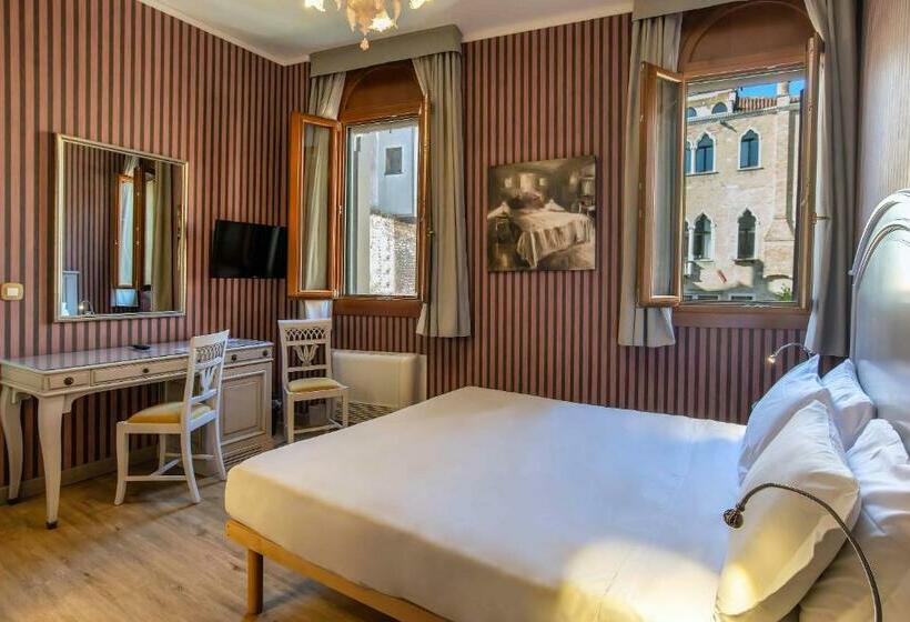 اتاق استاندارد, La Fenice Et Des Artistes