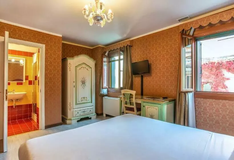 اتاق راحتی یک تخته, La Fenice Et Des Artistes