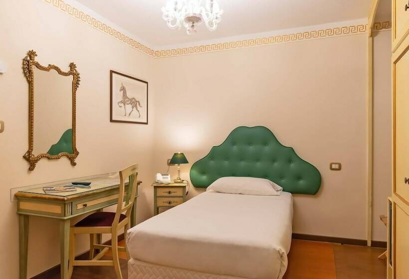 اتاق راحتی یک تخته, La Fenice Et Des Artistes