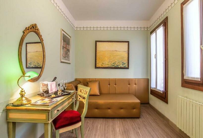 سوییت جونیور, La Fenice Et Des Artistes