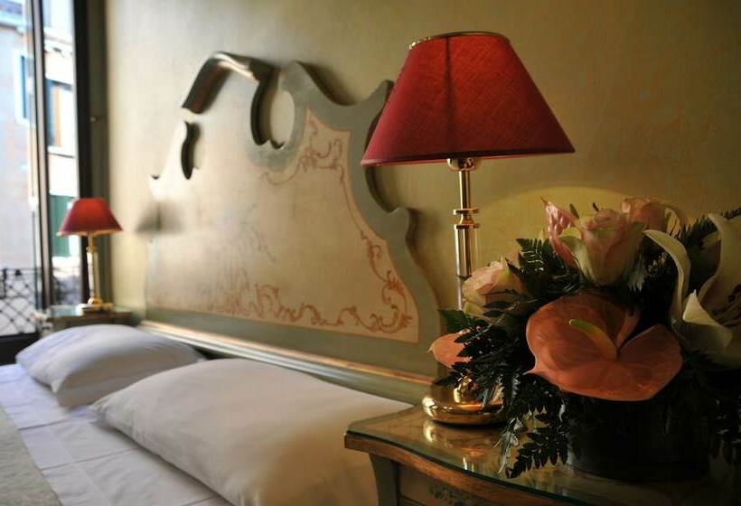 سوییت جونیور, La Fenice Et Des Artistes