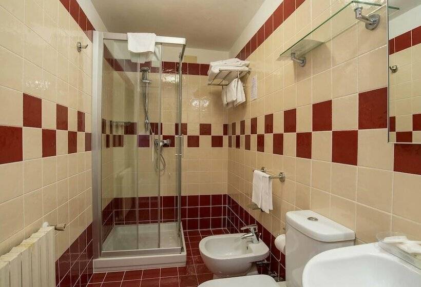 سوییت جونیور, La Fenice Et Des Artistes