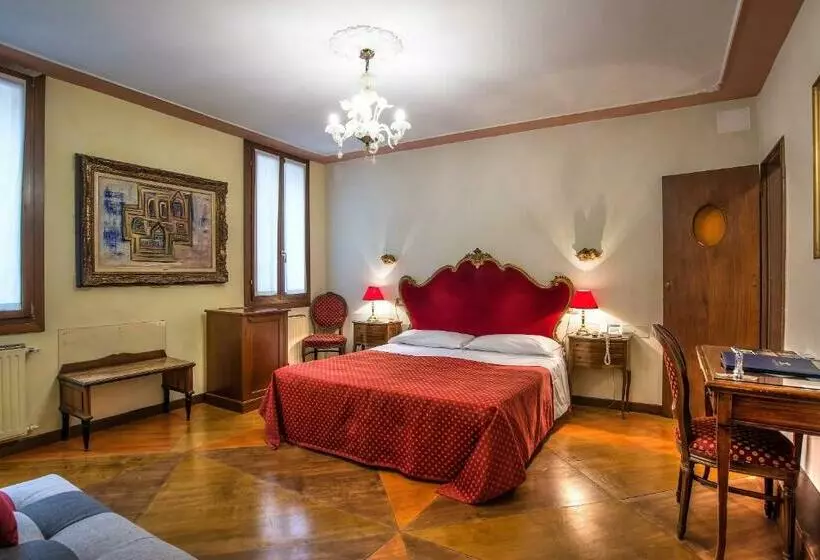 اتاق راحتی, La Fenice Et Des Artistes
