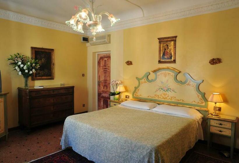 اتاق راحتی, La Fenice Et Des Artistes