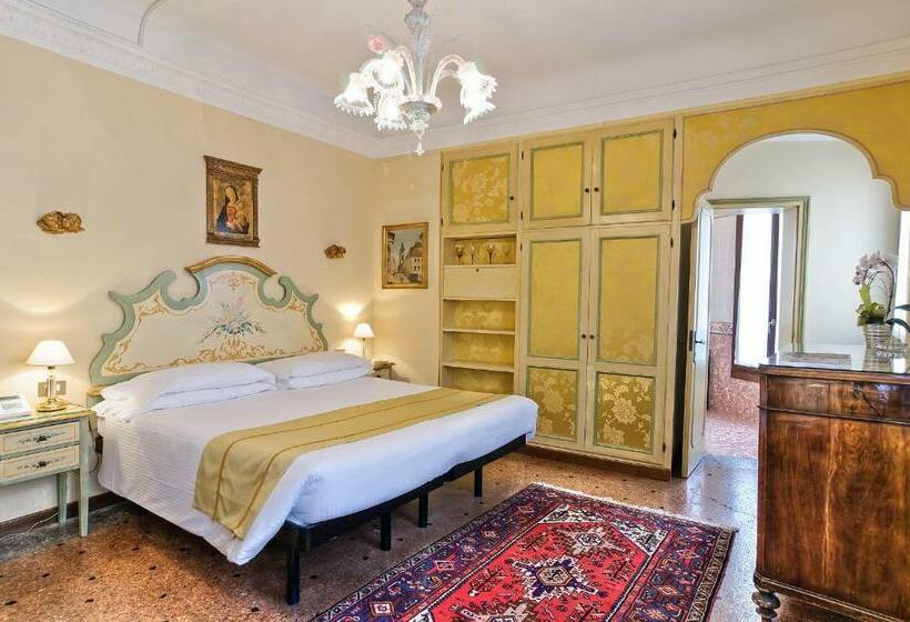 اتاق راحتی, La Fenice Et Des Artistes