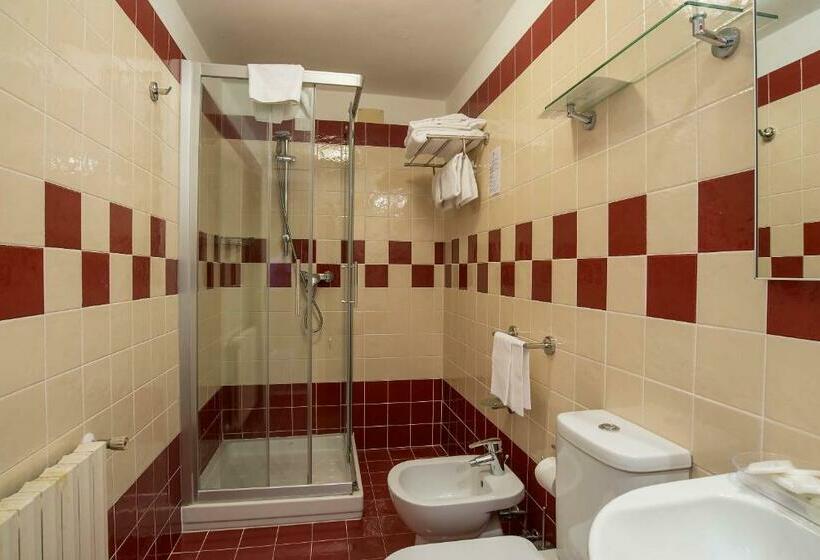 اتاق راحتی, La Fenice Et Des Artistes