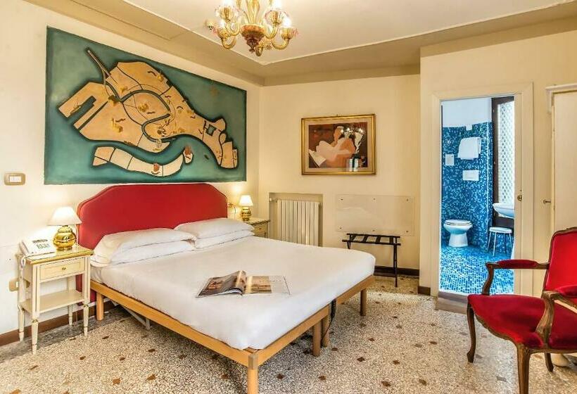 اتاق راحتی, La Fenice Et Des Artistes